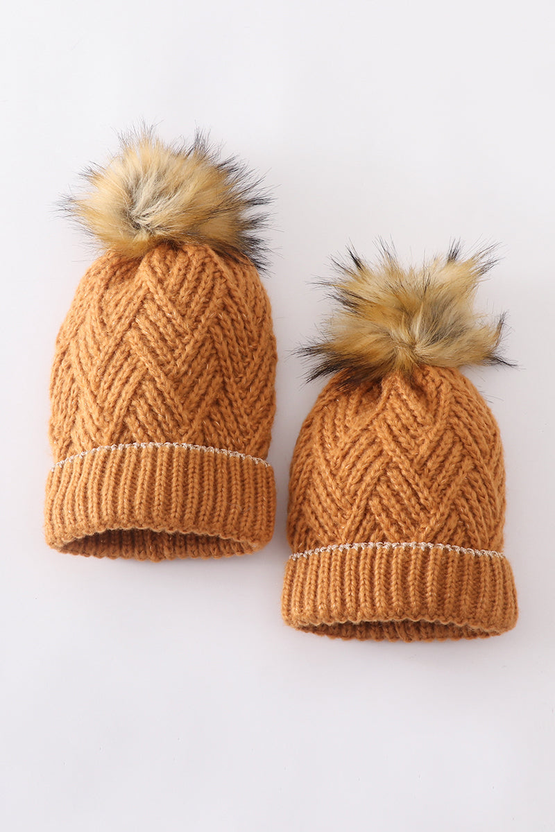 Camel knit pom pom beanie h